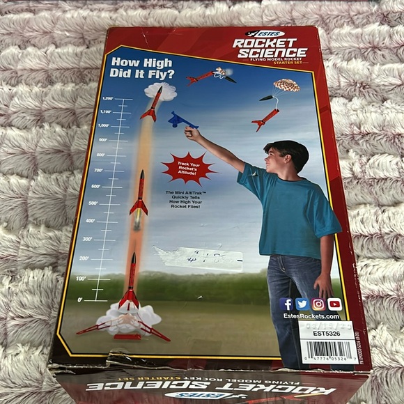 Estes Rocket Science Flying Model Rocket - Picture 1 of 3